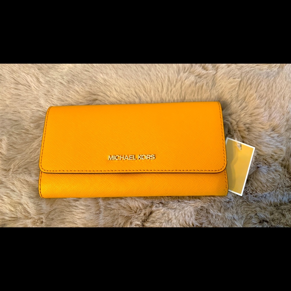 BNWT MICHAEL KORS TRIFOLD WALLET-MARIGOLD LEATHER